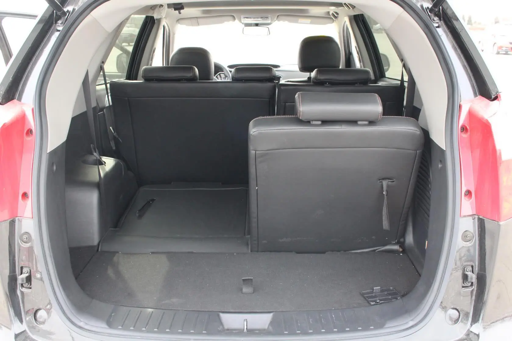 豪情SUV2.4L MT 四驱 尊贵型行李箱空间