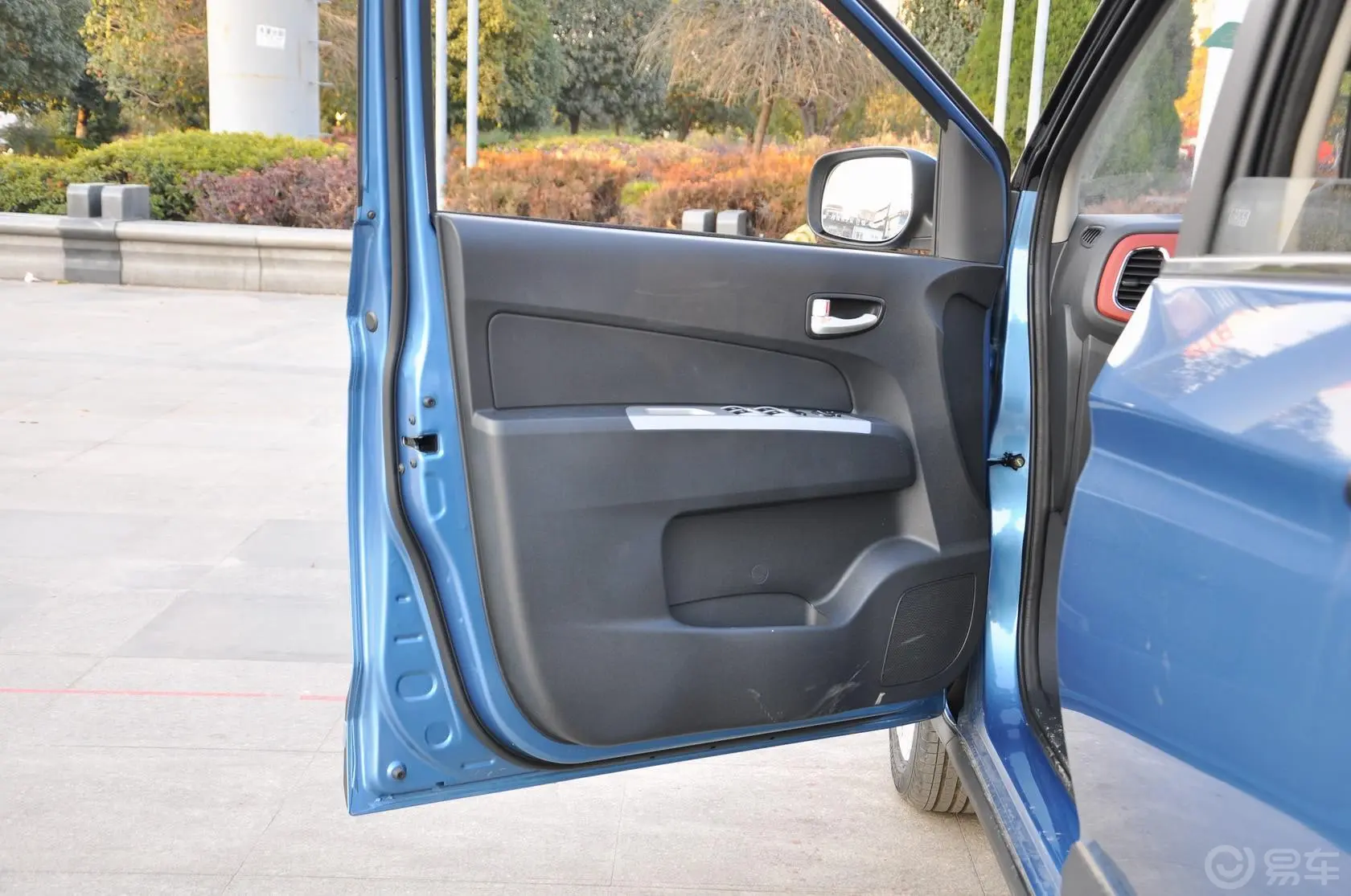 欧力威1.4L X6 手动 珠峰版驾驶员侧车门内门板