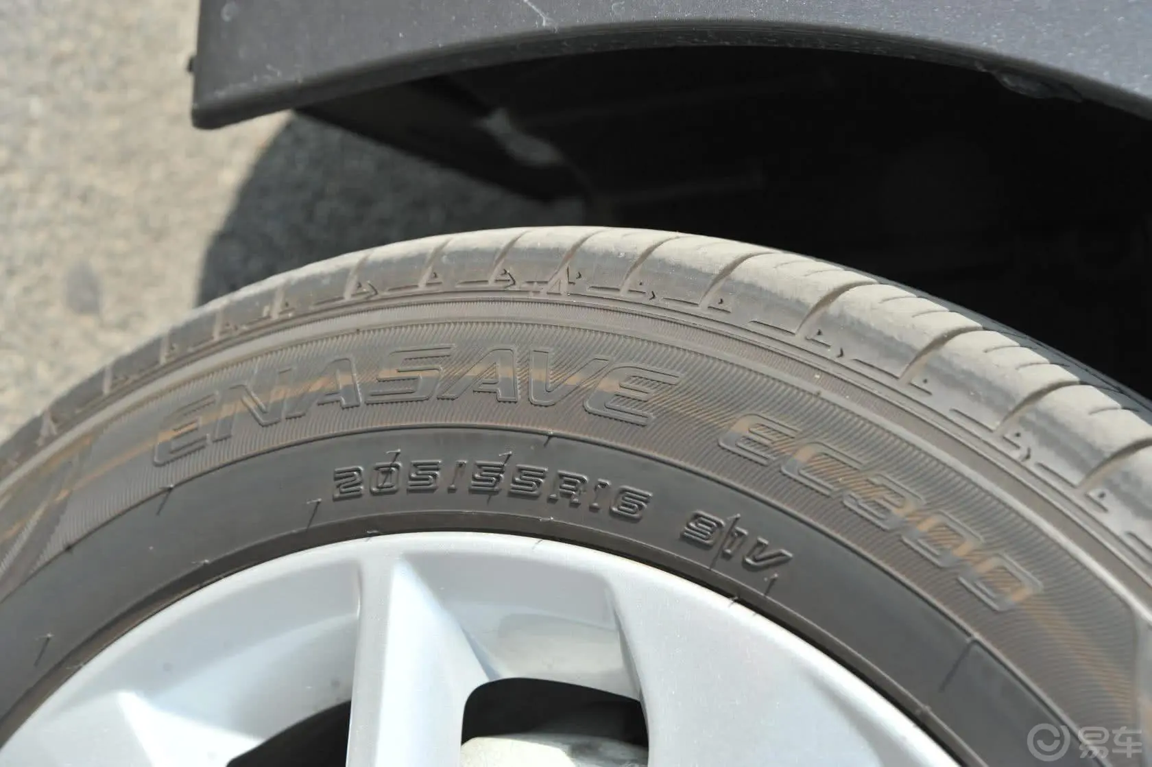 卡罗拉1.8L PREMIUM至高版 CVT轮胎规格