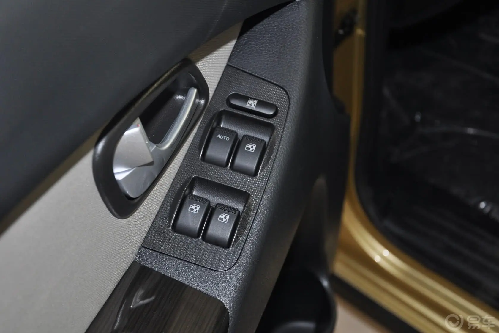 欧诺S金欧诺 1.5L 手动 豪华版车窗升降键