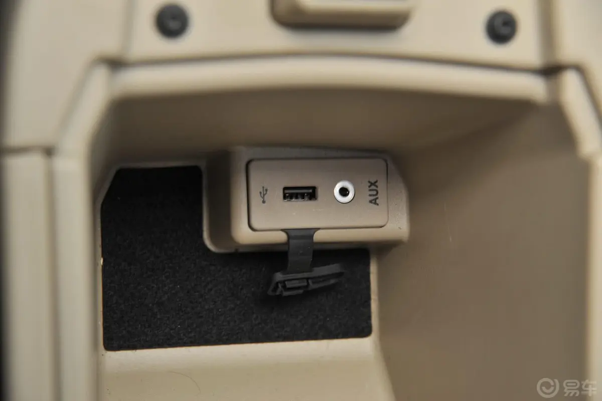 福克斯三厢 经典款 1.8L 自动 时尚型AUX接口