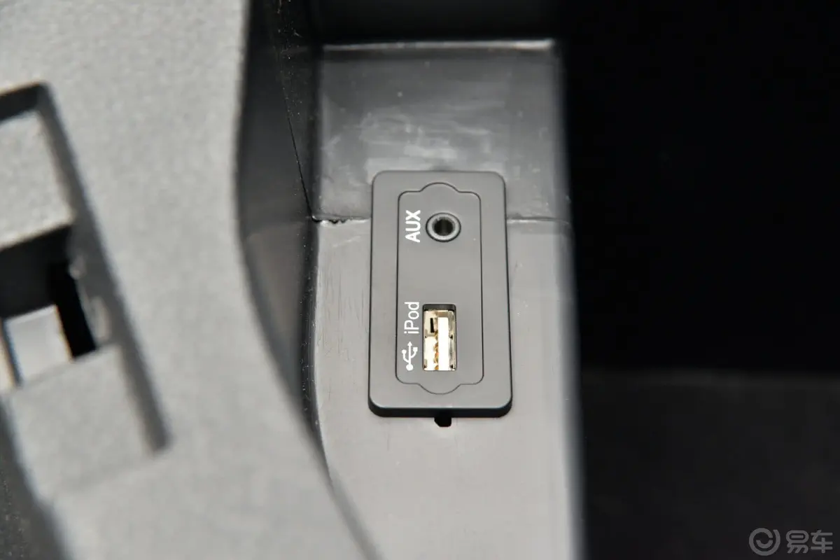 众泰T6001.5T 手动 尊贵型USB接口