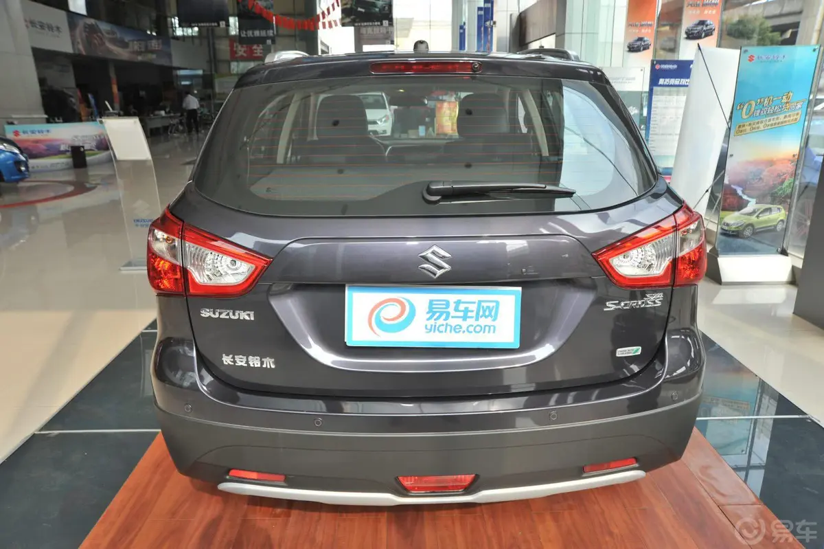 锋驭1.6L CVT 精英型正后水平