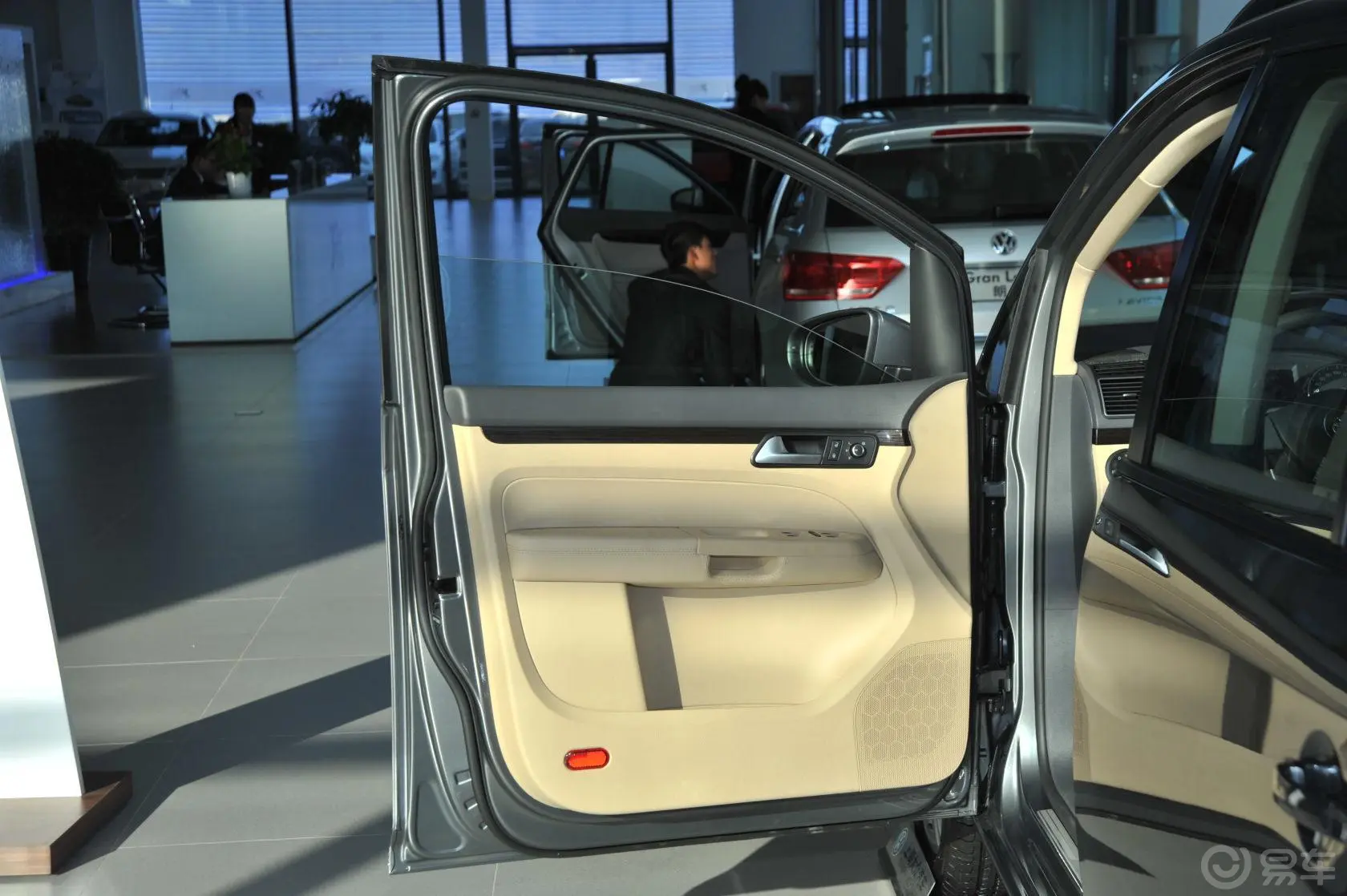 途安1.4TSI 自动 5座 舒适版驾驶员侧车门内门板