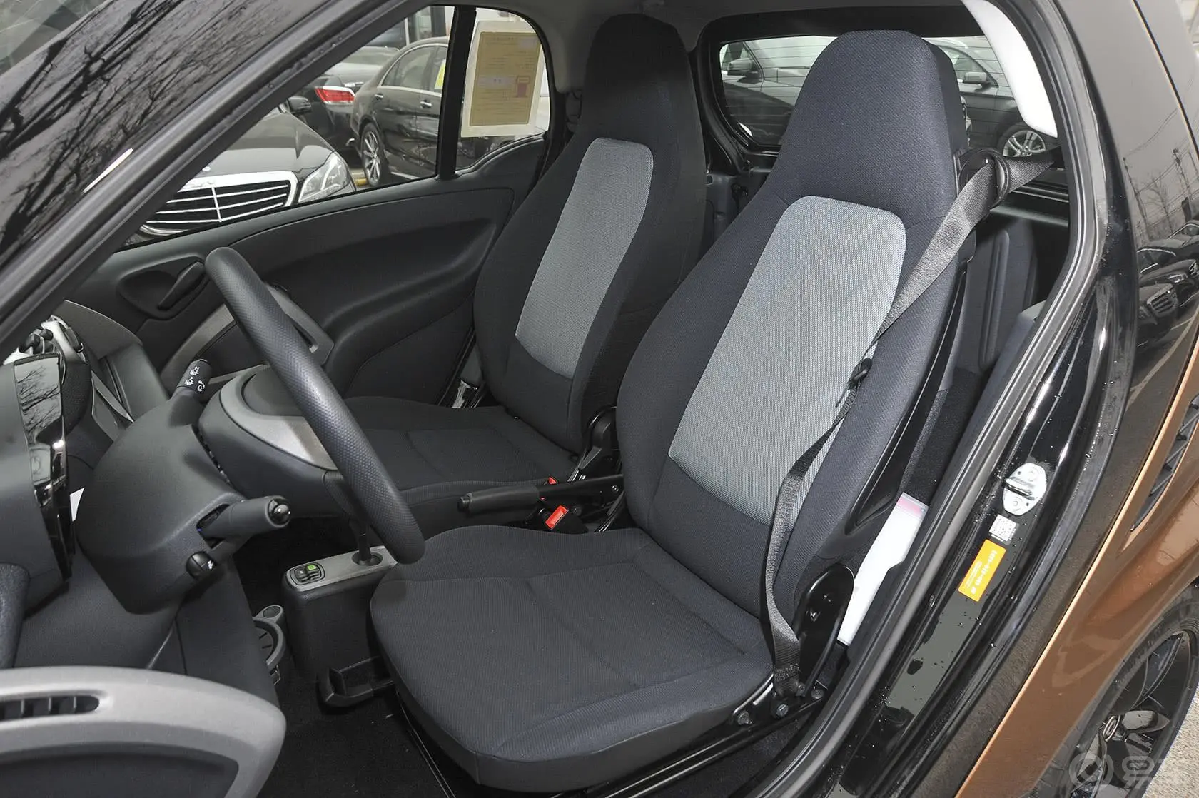 smart fortwo1.0L MHD 硬顶新年特别版驾驶员座椅