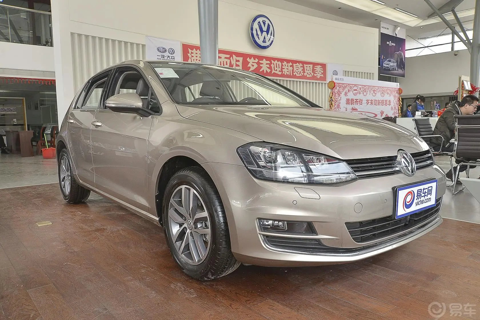 高尔夫1.4TSI 自动旗舰型侧前45度车头向右水平