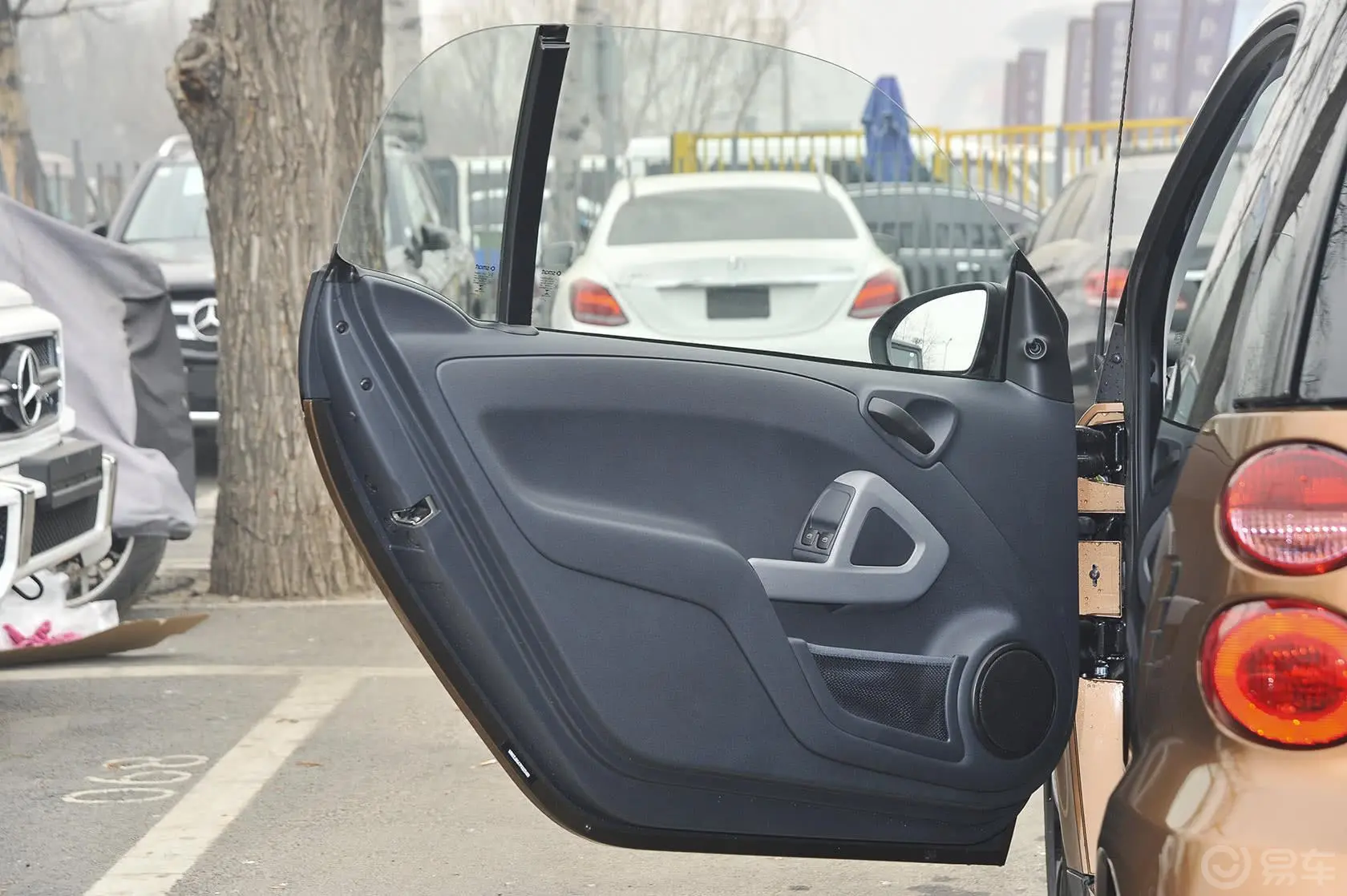 smart fortwo1.0L MHD 硬顶新年特别版驾驶员侧车门内门板