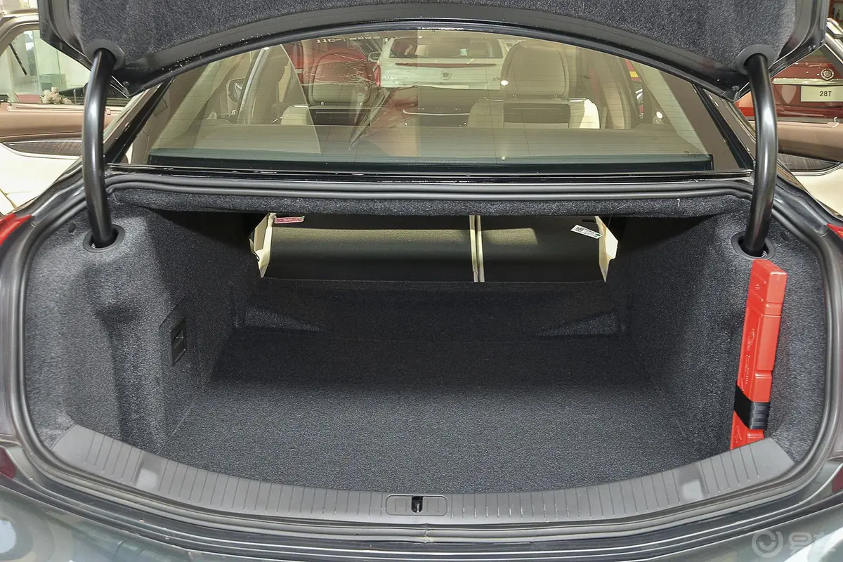 凯迪拉克XTS36S 铂金版行李箱空间