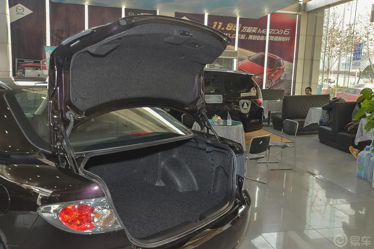 马自达62.0L 超豪华型行李厢开口范围