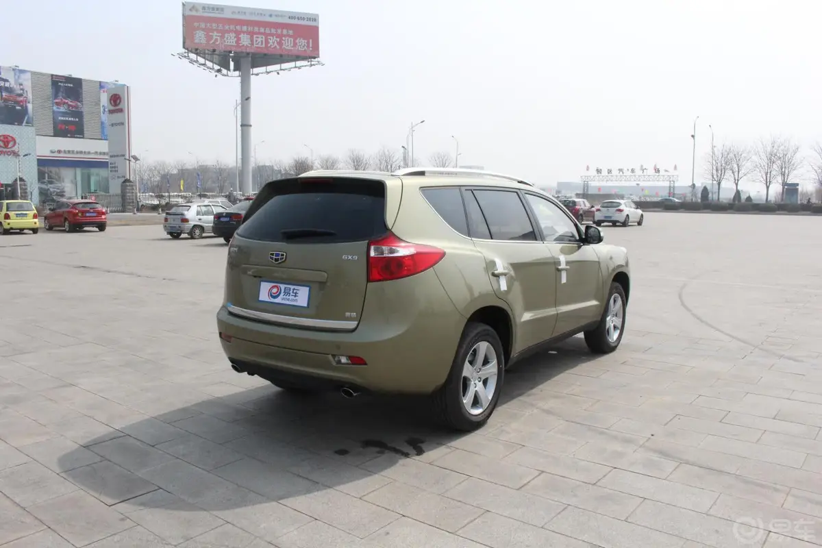 豪情SUV2.4L AT 两驱 尊享型侧后45度车头向右水平