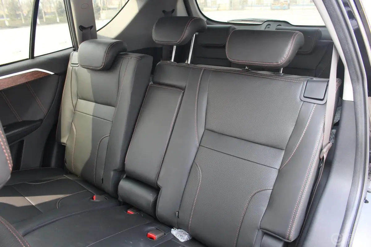 豪情SUV2.4L AT 两驱 豪华型后排座椅
