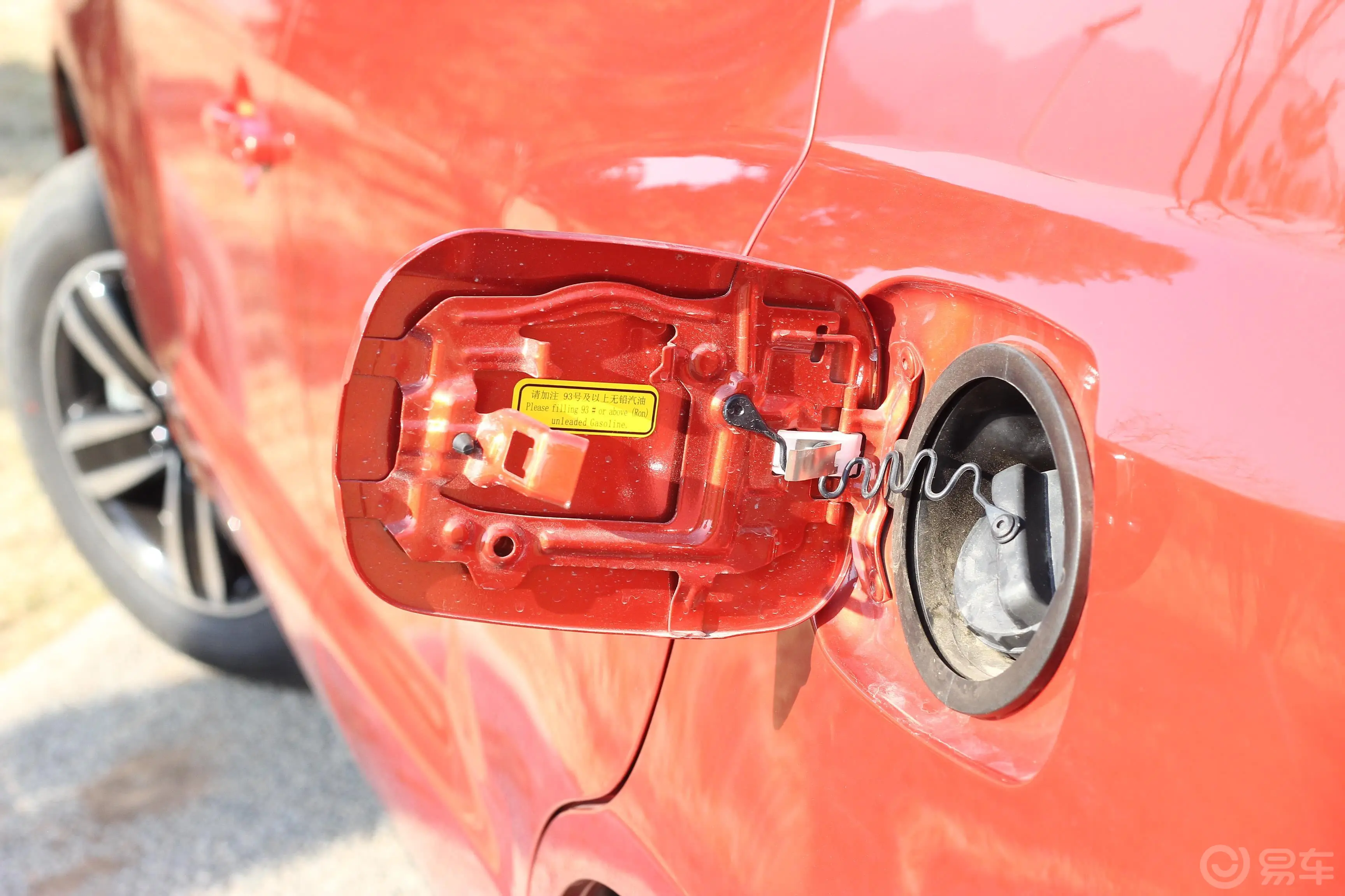 吉利GX7运动版 2.0L 自动 尊贵型加油口