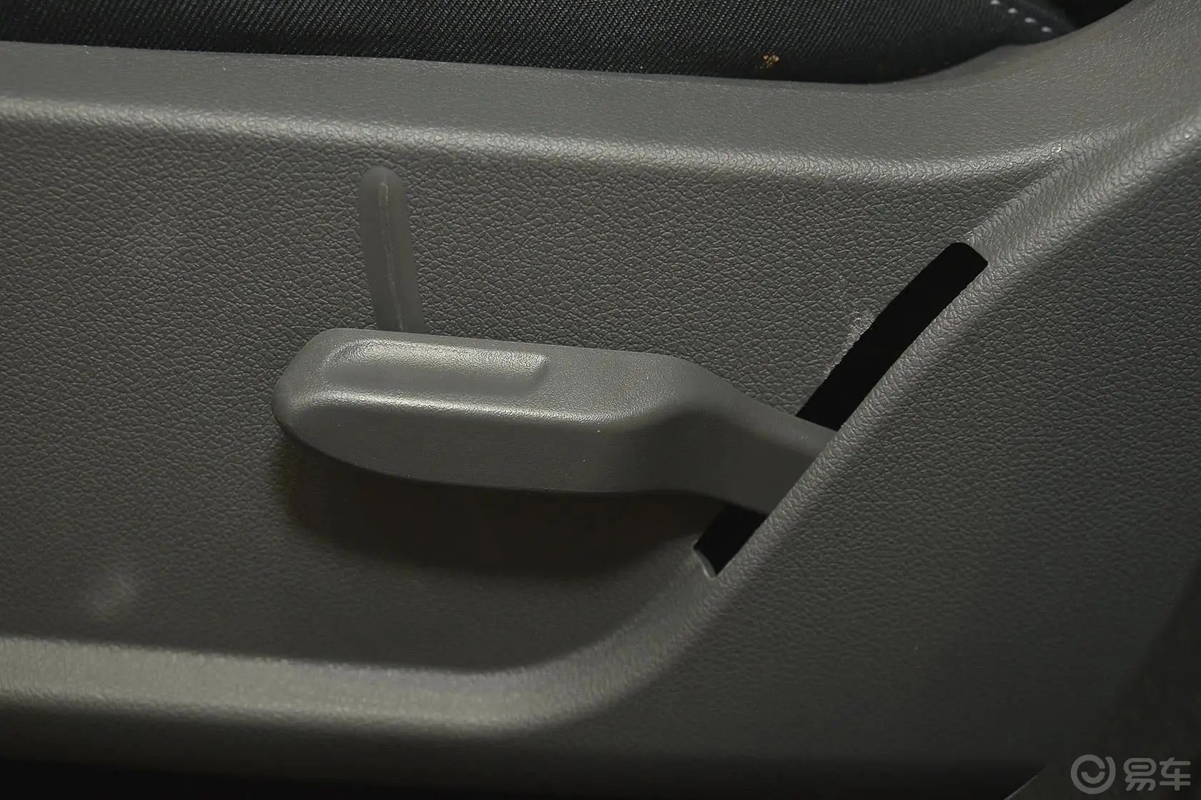 福克斯两厢 经典款 1.8L 自动 基本型座椅调节键