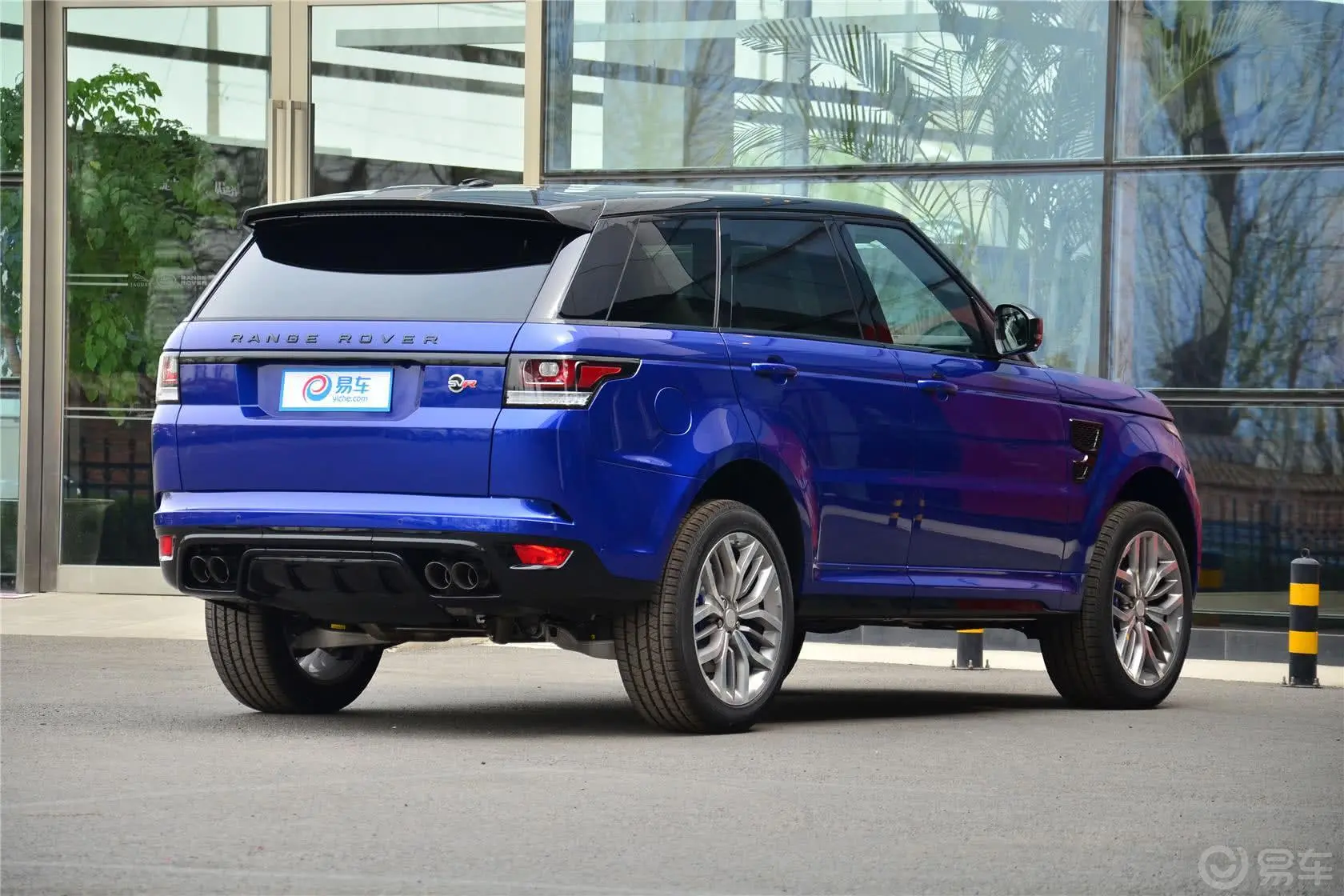 揽胜运动版5.0L SVR 限量版侧后45度车头向右水平