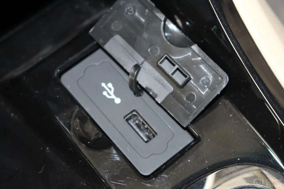 奇瑞E31.5L 手动 智尚版USB接口