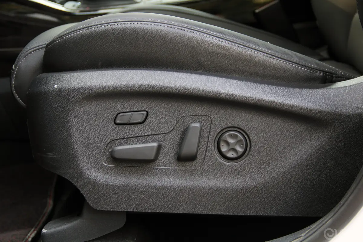 索兰托索兰托L 2.0T GDI  汽油 4WD 尊贵版 七座 国IV座椅调节键