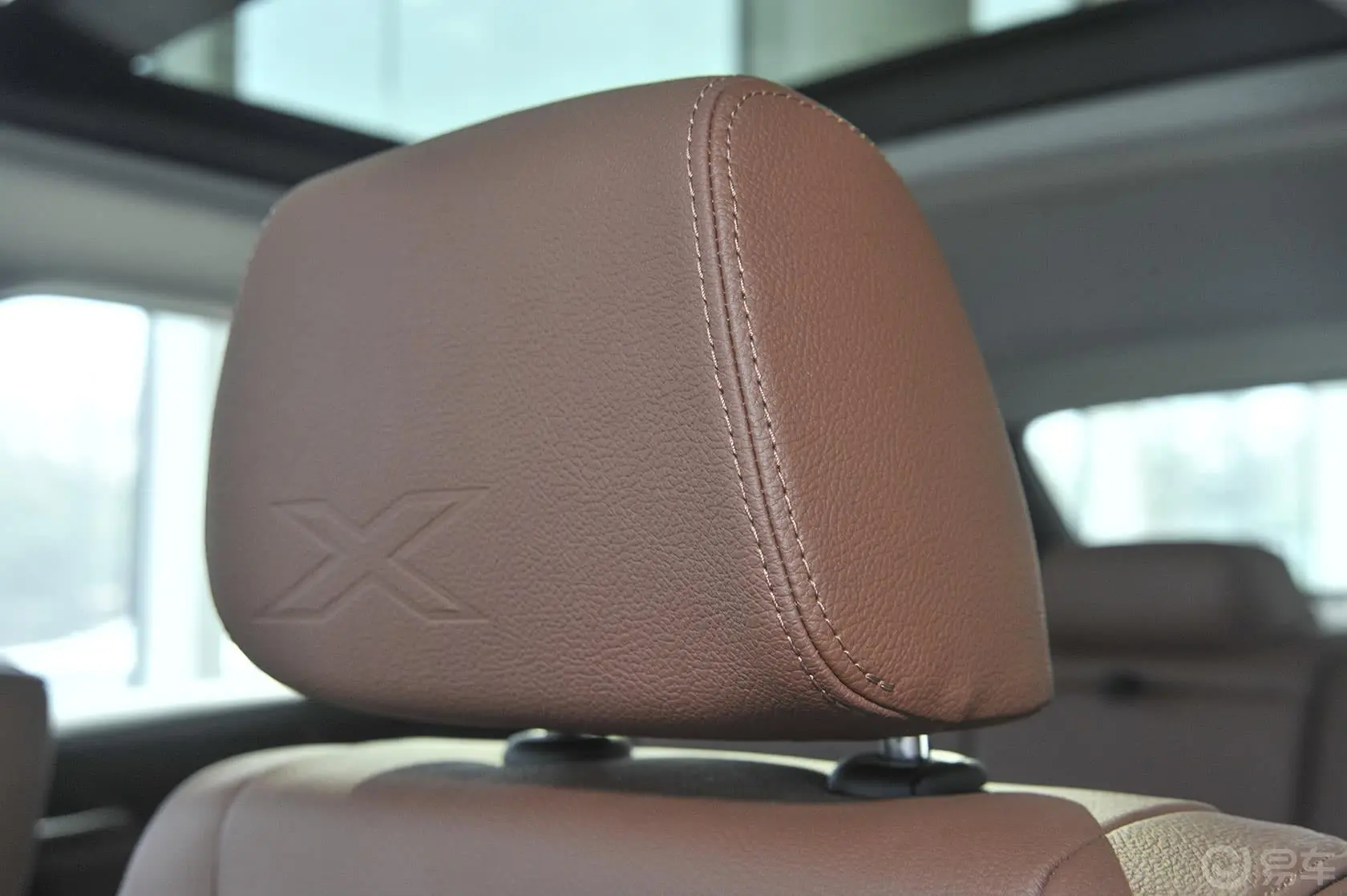宝马X1sDrive18i X设计套装驾驶员头枕