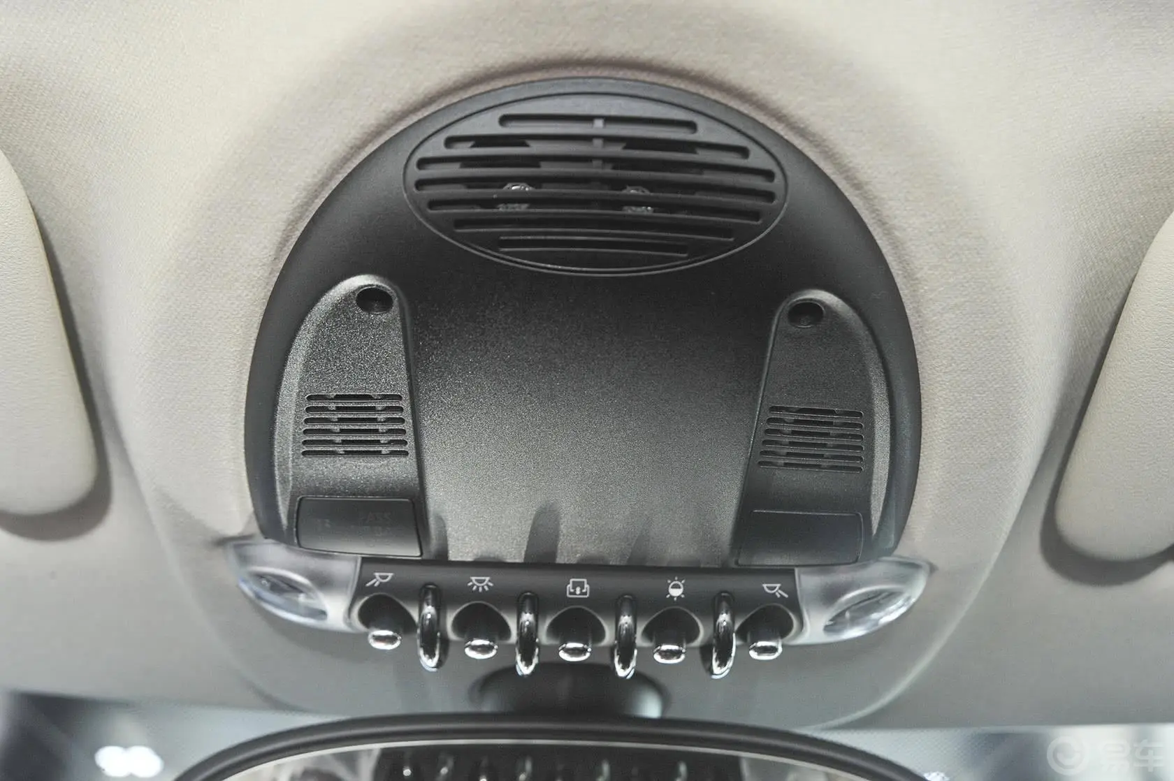 MINI COUNTRYMAN1.6T COOPER S All 4 进藏限量版前排车顶中央控制区
