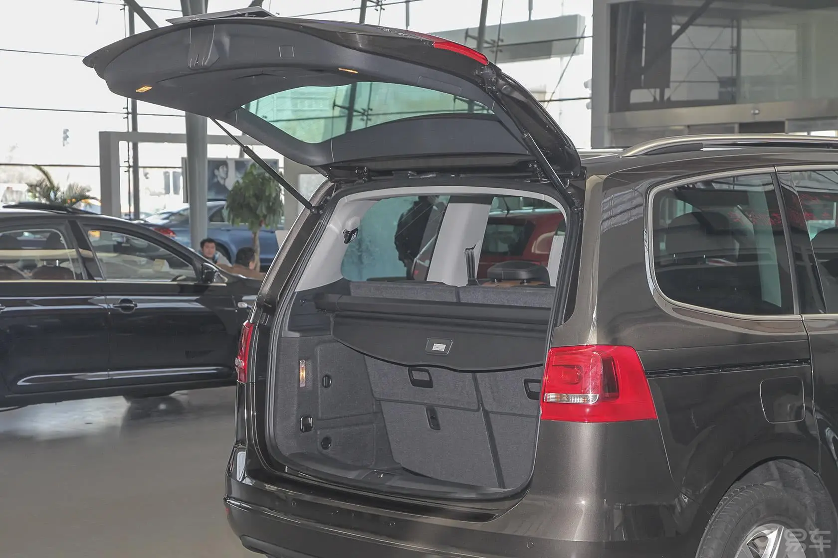 夏朗1.8L TSI 舒适型行李厢开口范围