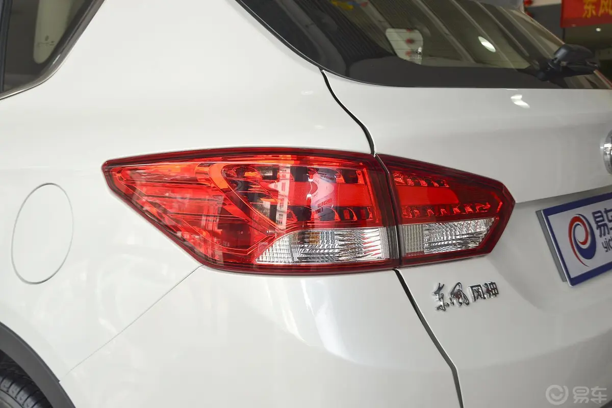 风神AX72.0L 手动 智悦型尾灯侧45度俯拍