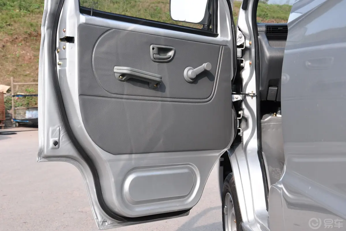 海星A71.0L 手动 特惠版驾驶员侧车门内门板