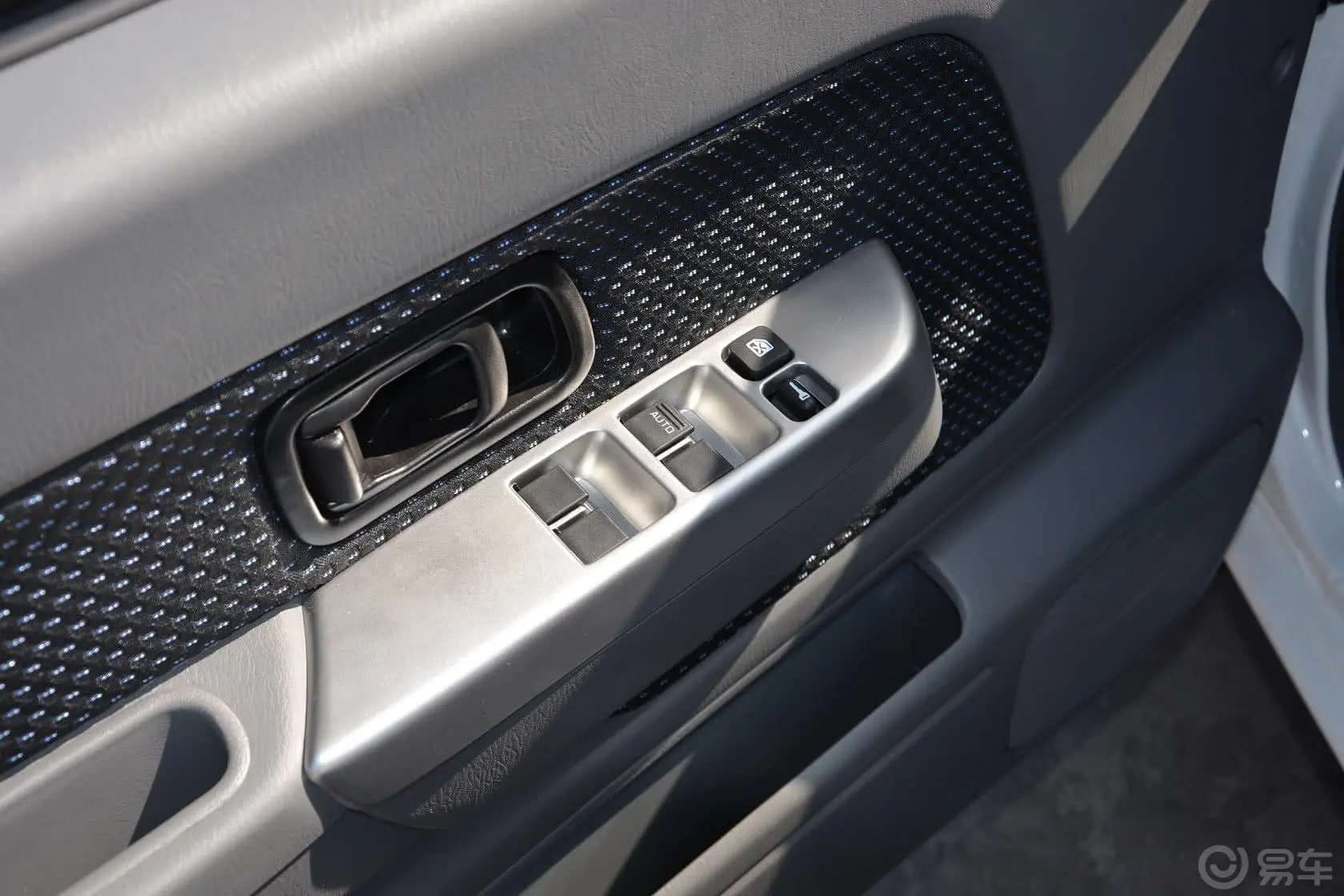 锐骐2WD ZG24汽油标准版 国V车窗升降键