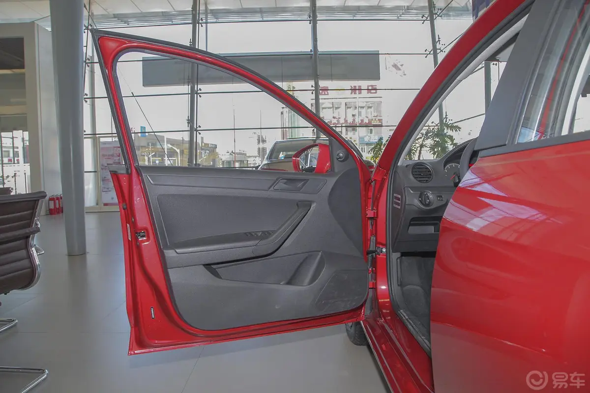 捷达1.6L 自动时尚型驾驶员侧车门内门板
