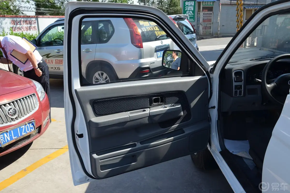 锐骐2WD ZG24汽油标准版 国V驾驶员侧车门内门板