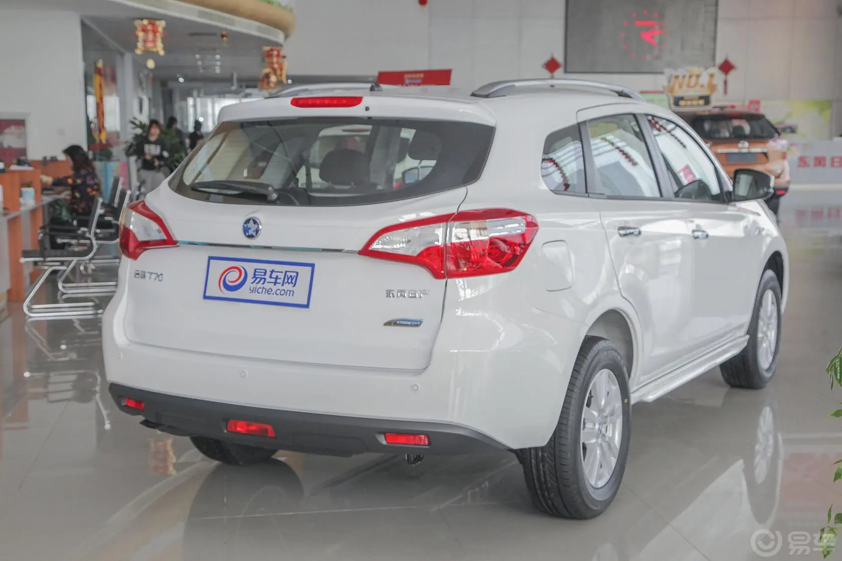 启辰T702.0L CVT 睿行版侧后45度车头向右水平