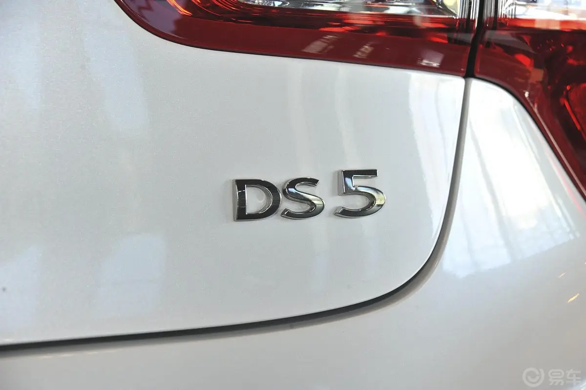 DS 51.6T 手自一体 THP200 豪华版尾标