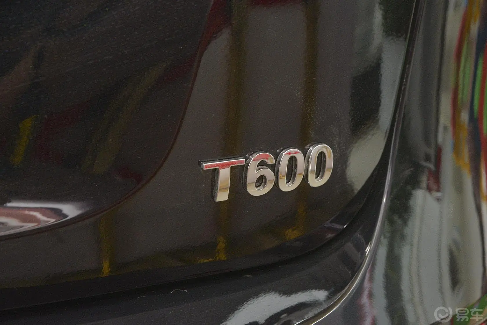 众泰T6002.0T 自动 豪华型尾标