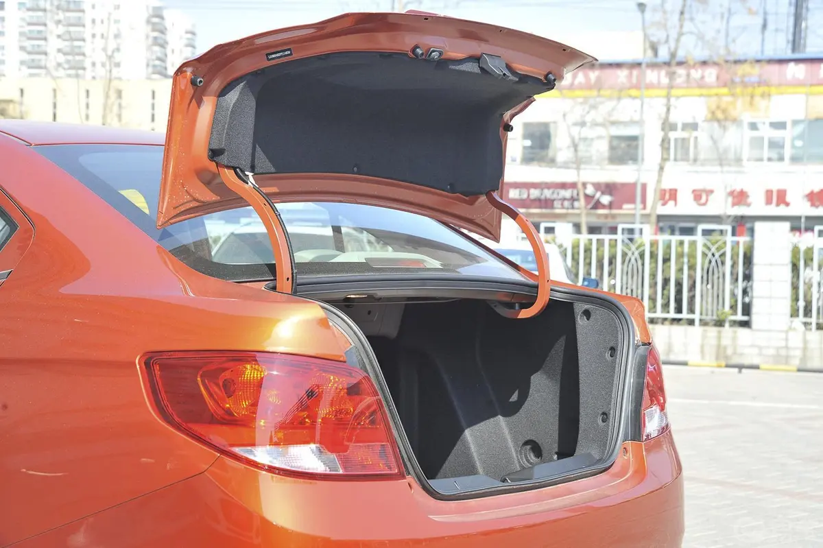 赛欧3赛欧3 1.3L AMT 理想天窗版行李厢开口范围