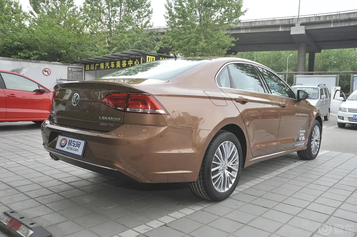 凌渡1.4T  DSG 280TSI 豪华版侧后45度车头向右水平