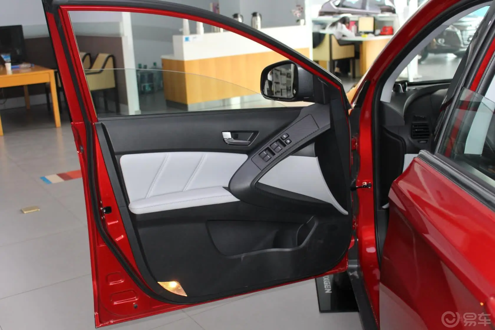 优6 SUV1.8T 魅力型驾驶员侧车门内门板