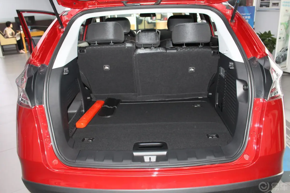 优6 SUV1.8T 魅力型行李箱空间
