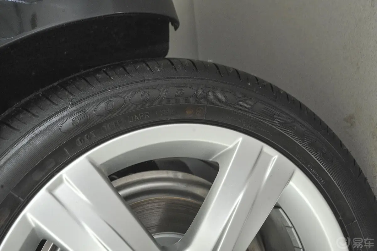 迈腾2.0T 手自一体 至尊型外观