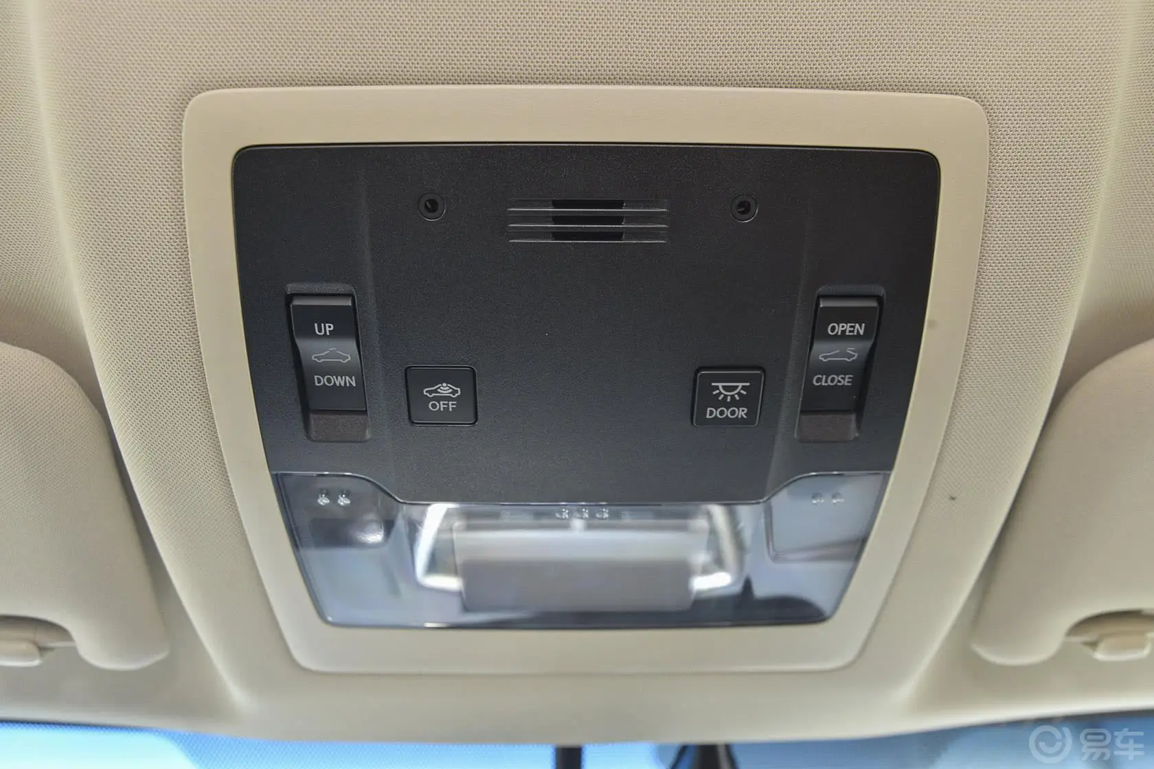 雷克萨斯NX200 锋尚版前排车顶中央控制区