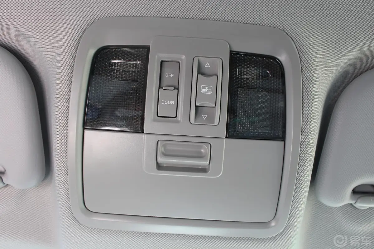 优6 SUV1.8T 智尊型前排车顶中央控制区