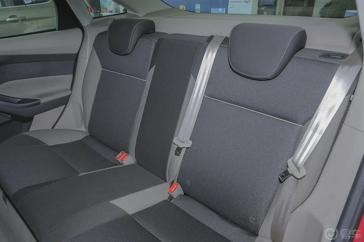 福克斯三厢 1.6L 自动 舒适型后排空间体验
