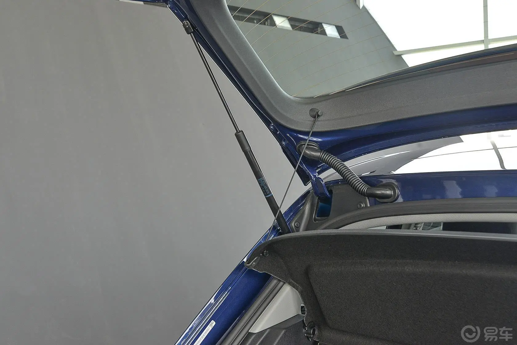 奥迪A1Sportback 30TFSI 时尚型行李厢支撑杆