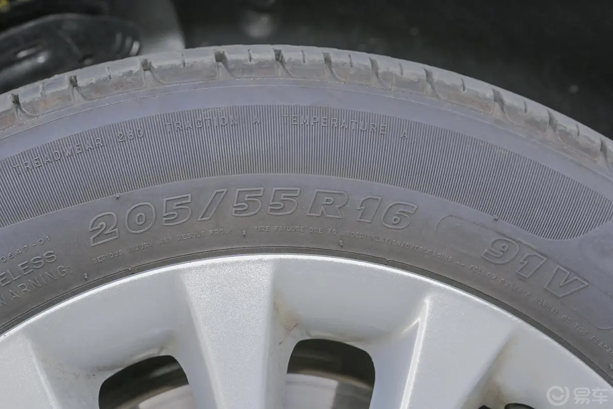 速派1.8TSI 手自一体 名仕版轮胎规格