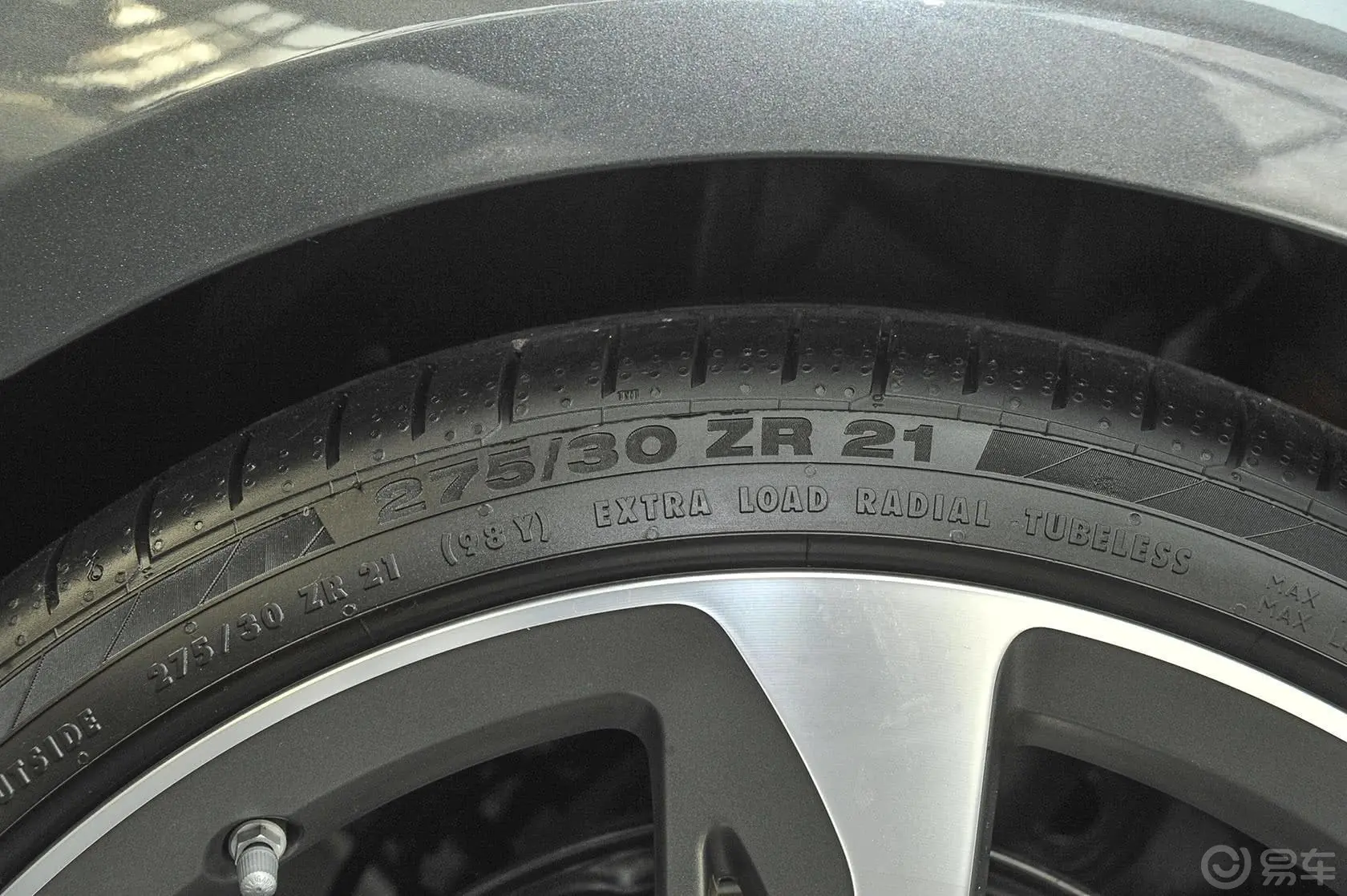 奥迪RS 74.0T 8速手自一体轮胎规格