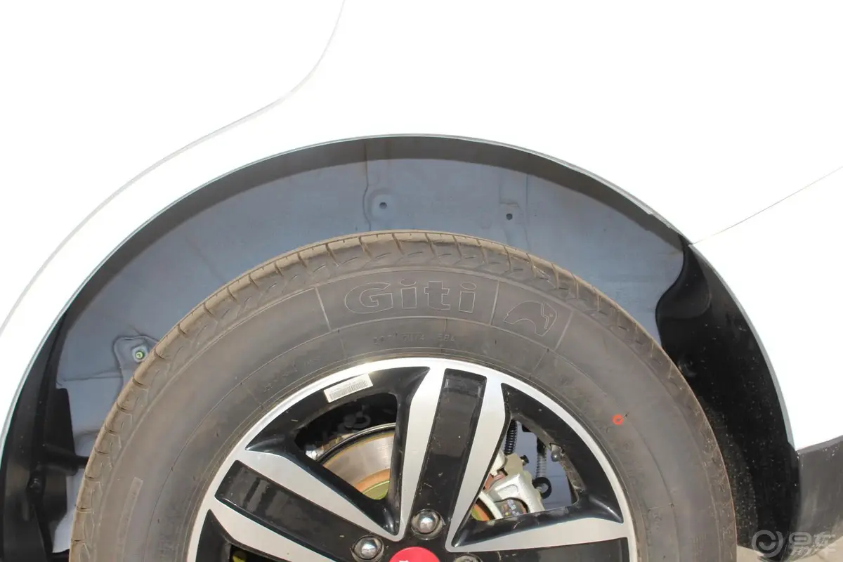 吉利GX7运动版 2.0L 手动 精英型轮胎规格
