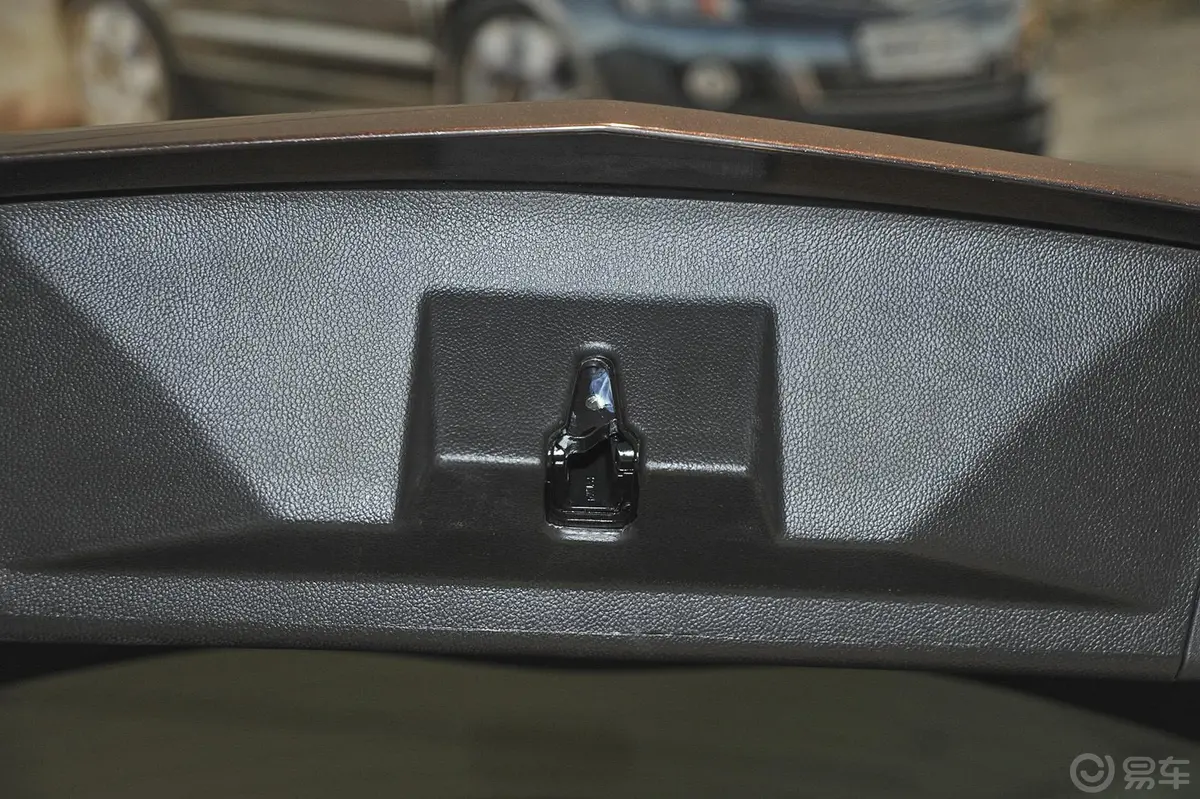 凯迪拉克SRX3.0L 手自一体 舒适型空间