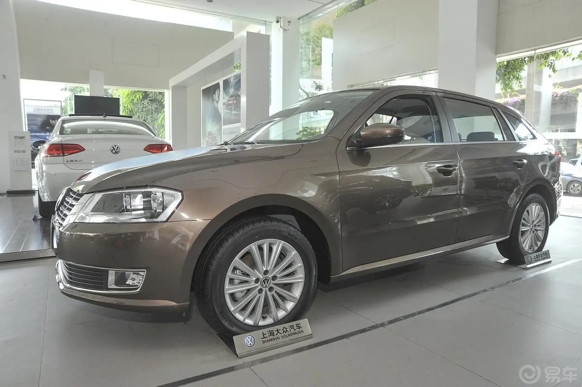 朗行1.4TSI DSG 舒适版正侧车头向左水平