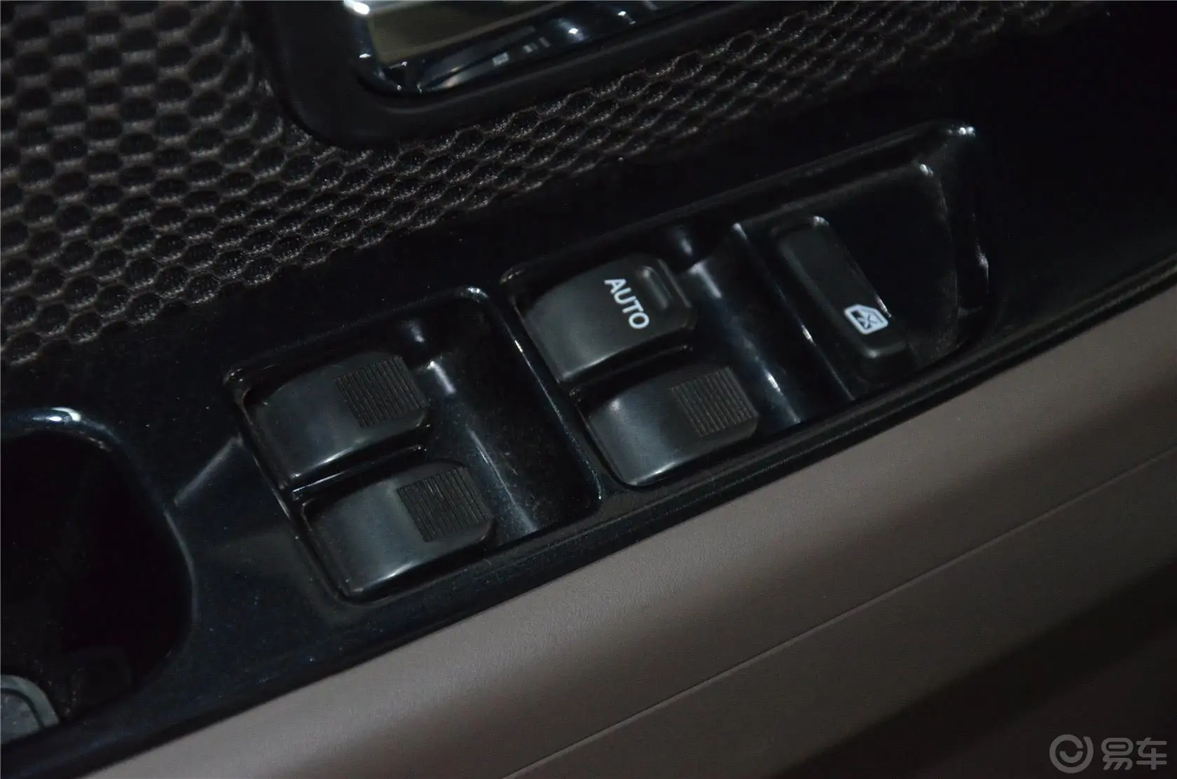 森雅S801.5L 手动 都市版 7座车窗升降键