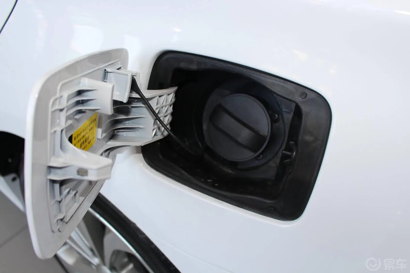 索纳塔经典 2.4L 自动 豪华版 国五加油口