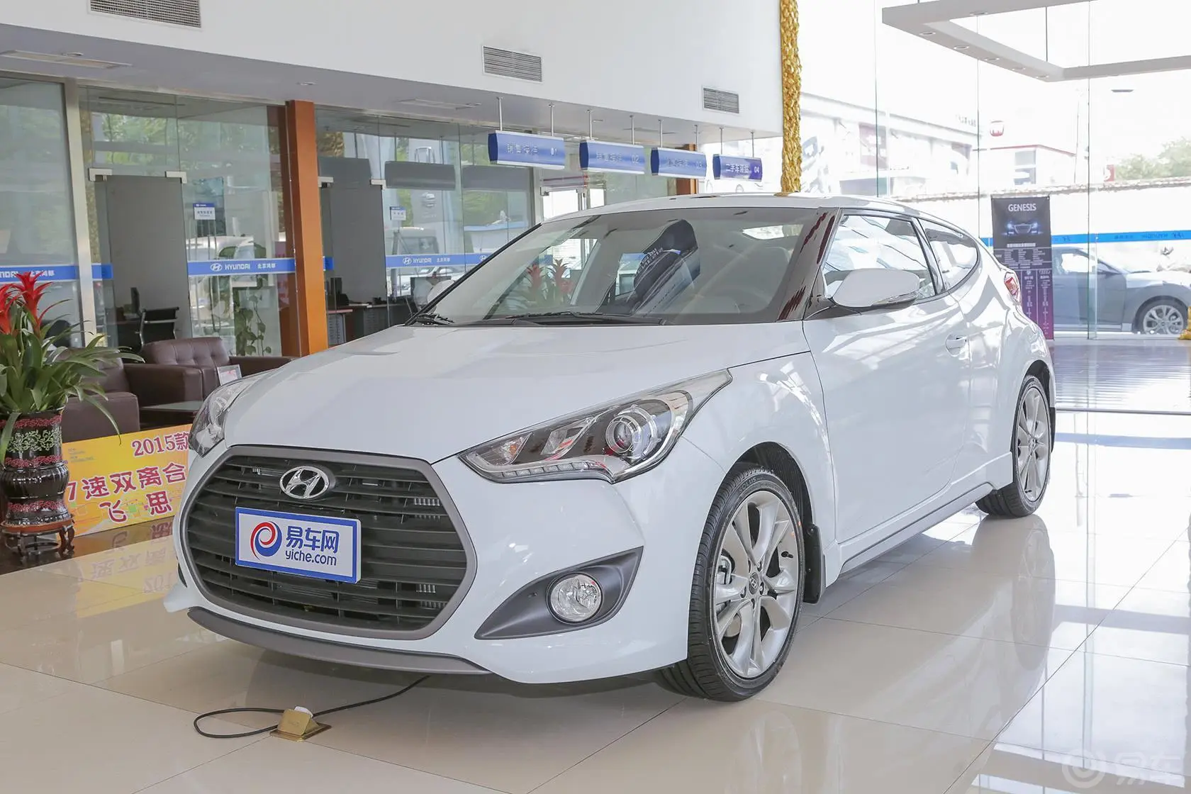 Veloster飞思1.6T 双离合 豪华版侧前45度车头向左水平