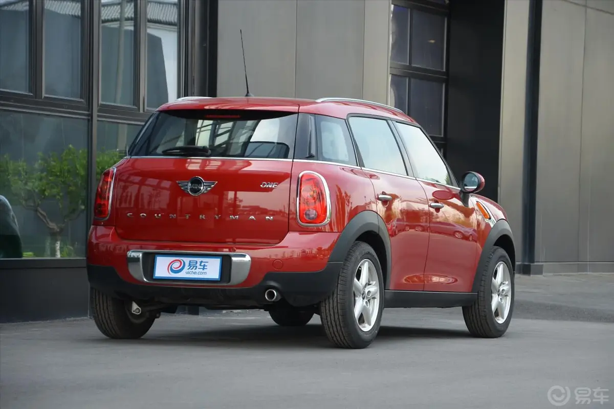 MINI COUNTRYMAN1.6L ONE侧后45度车头向右水平