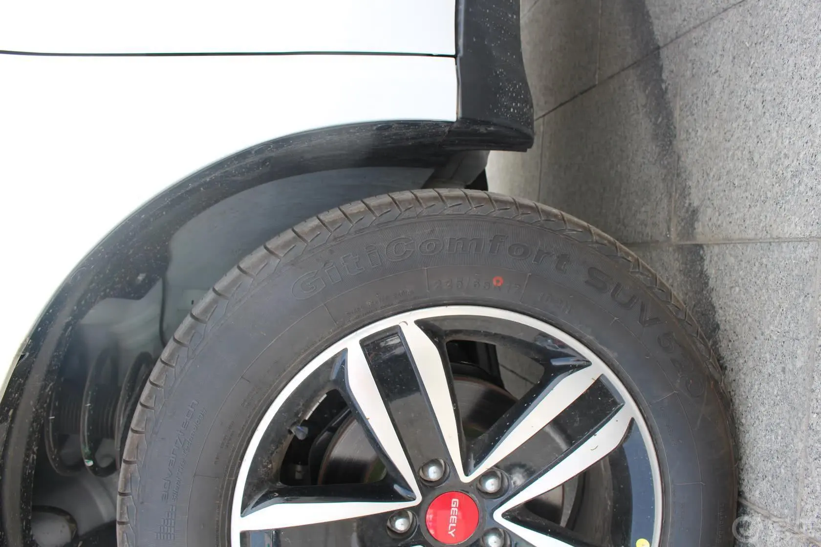 吉利GX7运动版 2.0L 自动 豪华型轮胎规格